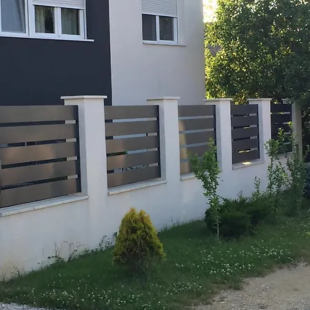 Home Apartman * Nagyesztergar